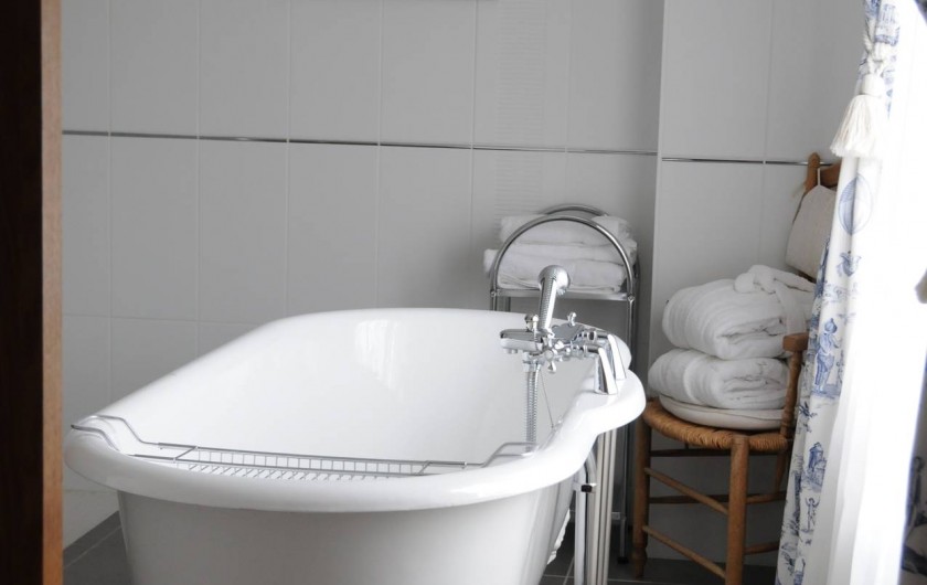 Location de vacances - Hôtel - Auberge à La Roche-Bernard - La salle de bain d'une chambre Privilège