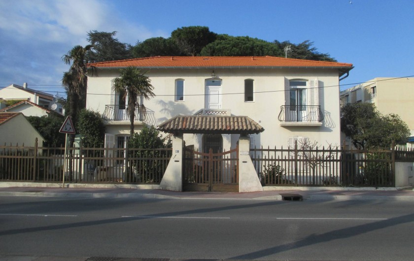 Location de vacances - Appartement à Saint-Raphaël - SAINT-RÄPHAEL Appartement dans villa 48 m2 pour 4 personnes. Centre ville,