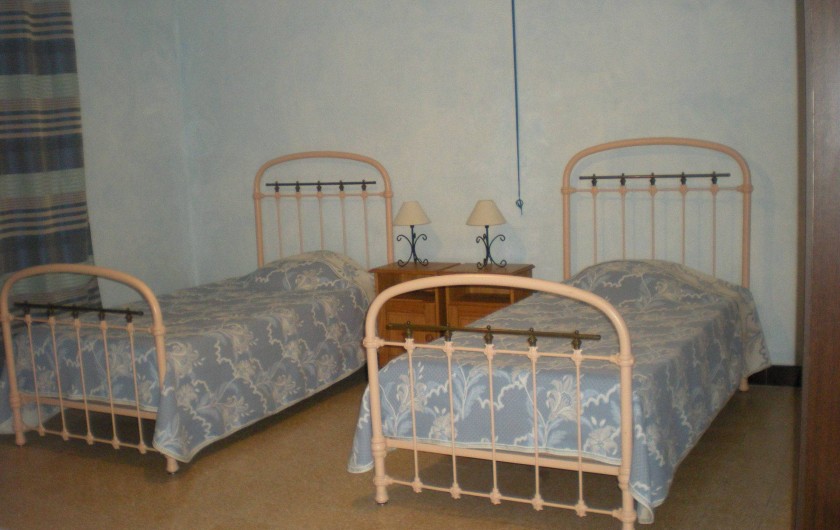 Location de vacances - Villa à Le Barroux - Chambre est
2 lits 1 place