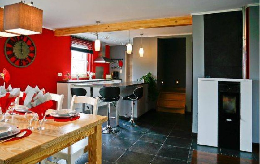 Location de vacances - Maison - Villa à Libramont - cuisine équipée ouverte sur la salle à manger et le salon