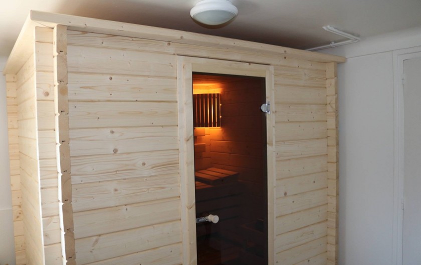 la cabine sauna dans la salle de sport