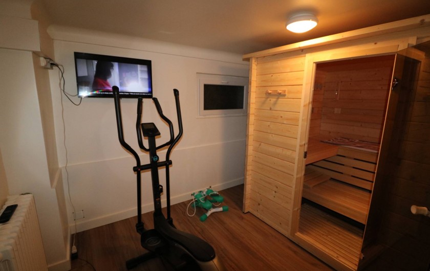 Location de vacances - Studio à Aix-les-Bains - La salle de sport/détente avec vélo elliptique, stepper et sauna massif