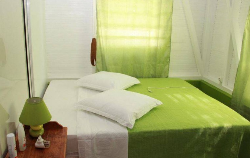 Location de vacances - Bungalow - Mobilhome à Rivière-Salée - Chambre n° 1 climatisée Grand lit 160 sur 200