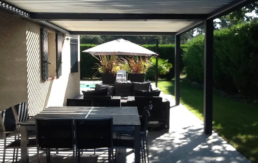 Location de vacances - Villa à Velleron - Terrasse couverte de 50 m2