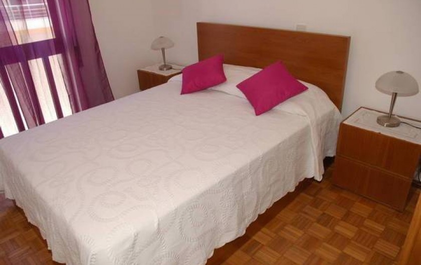 Location de vacances - Appartement à Faro - chambre N° 2 donnant cote rue et sud