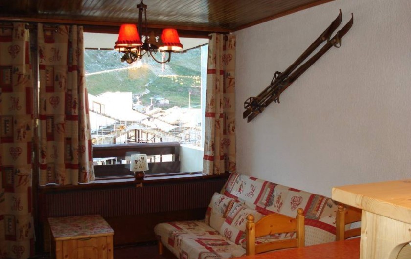 Location de vacances - Appartement à Le Lavachet - Séjour avec vue sur montagne