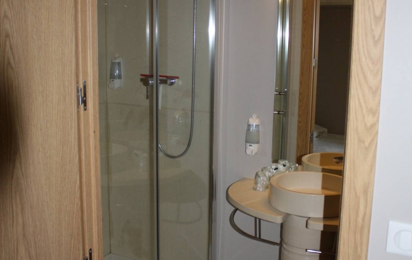 Location de vacances - Studio à Picherande - Salle de bain T1 ou T1+