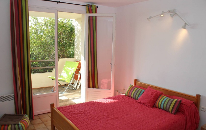 Location de vacances - Chambre d'hôtes à Porticcio - Chambre 2 rez de chaussée avec balcon vue mer