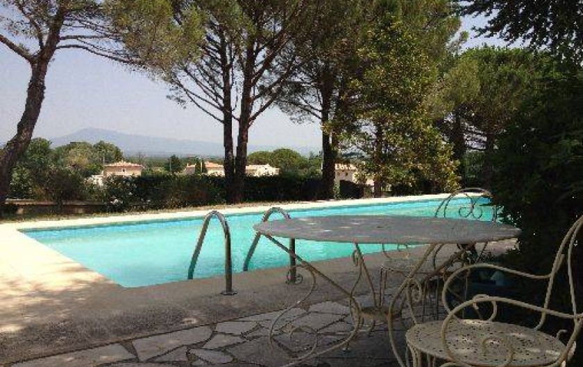 Location de vacances - Villa à Sarrians - piscine  vue sur le Mont Ventoux