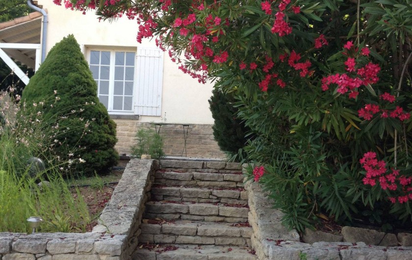 Location de vacances - Villa à Sarrians - escalier accès à l'habitation