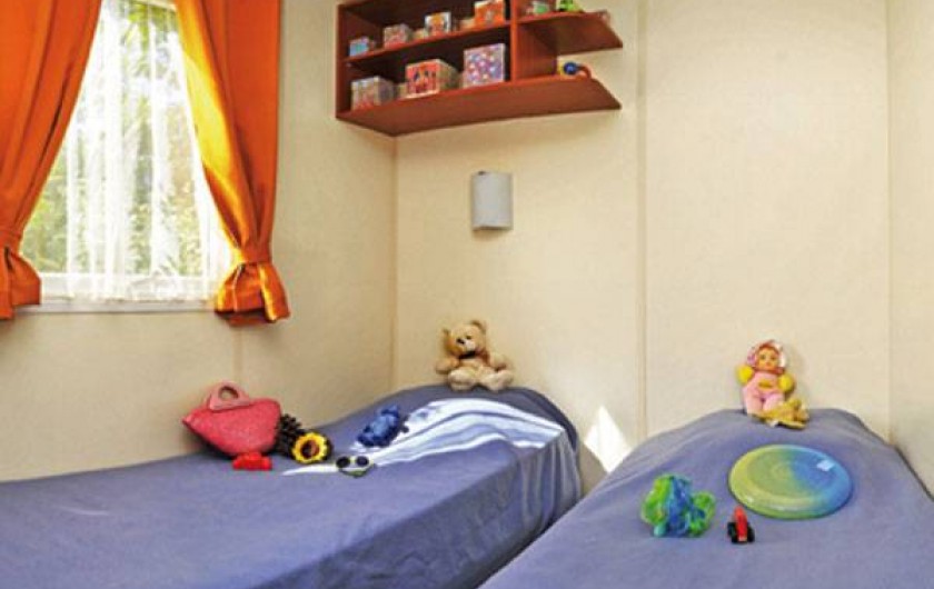 Location de vacances - Camping à Semussac - Mobil home avec terrasse semi-couverte