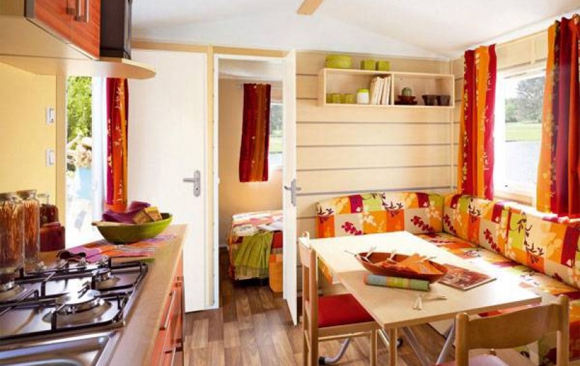 Location de vacances - Camping à Semussac - Mobil home avec terrasse semi-couverte