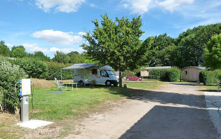 emplacements de camping grand-confort, au soleil ou bien à l'ombre