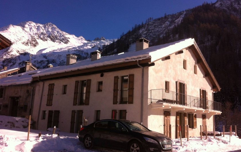 Location de vacances - Appartement à Chamonix-Mont-Blanc - appartement au 1er étage à droite avec balcon