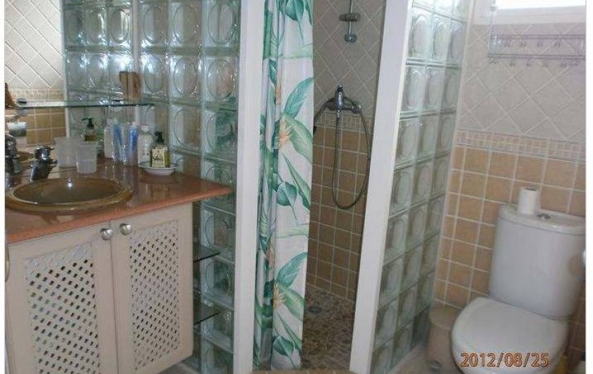 sajje d'eau avec douche italienne entre les 2 chambres lit 140
