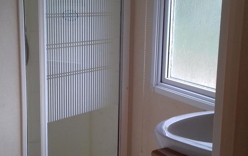 cascade Douche lavabo radiateur sèches serviettes