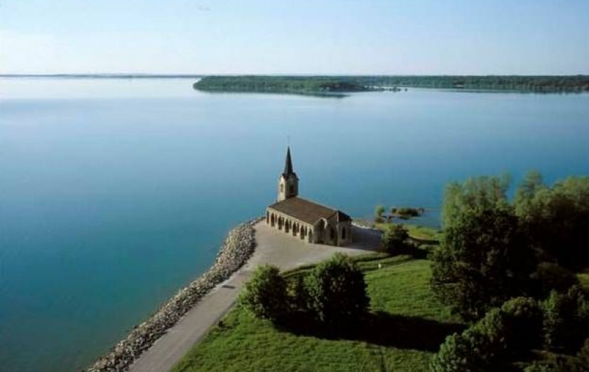 Location de vacances - Villa à Écollemont - Le Lac, son histoire, sa région et son architecture