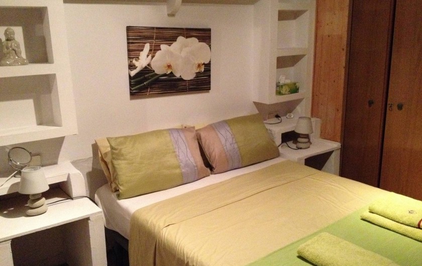 Location de vacances - Villa à Domeño - Première chambre pour 2 avec placard et climatisation.