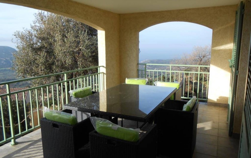 Location de vacances - Villa à Aregno - terrasse couverte