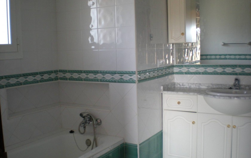 Location de vacances - Villa à Xàbia - salle de bain avec Baignoire ET douche fermée