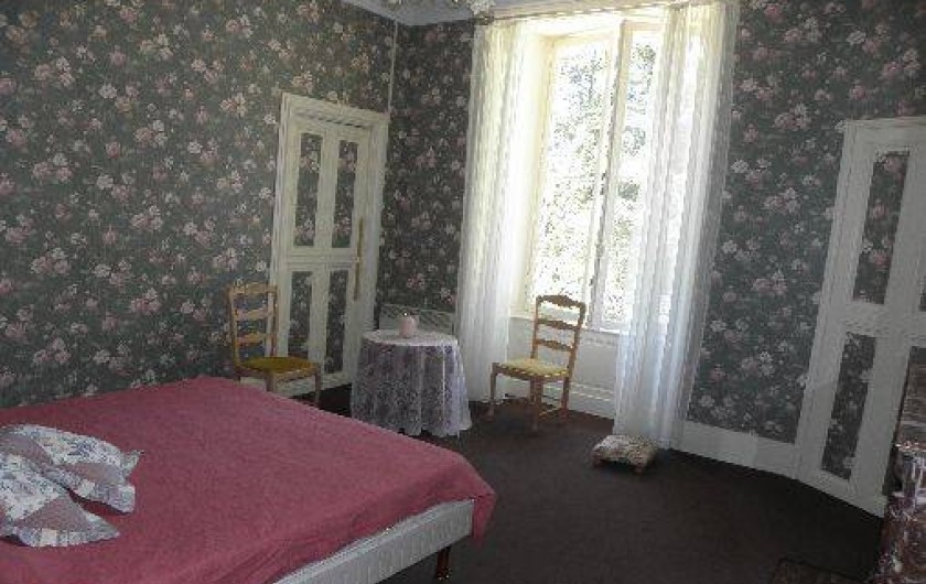 Location de vacances - Château - Manoir à Ourouer-les-Bourdelins - chambre double avec sdb