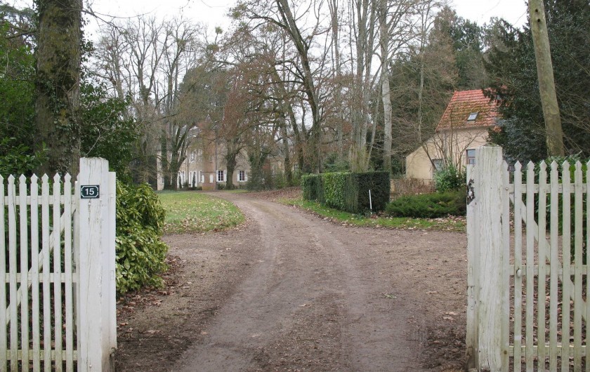 Location de vacances - Château - Manoir à Ourouer-les-Bourdelins - Entrée du parc