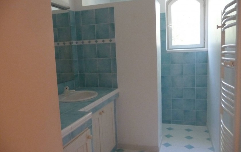 Location de vacances - Villa à Fréjus - salle d'eau avec douche au rez de chaussée