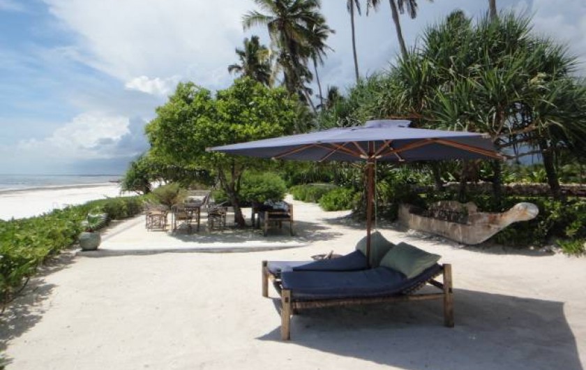 Location de vacances - Villa à Zanzibar - Notre plage privée , à gauche la lagune , à droite la piscine et la villa .