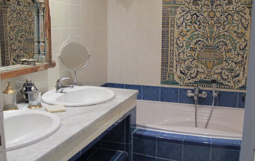 Location de vacances - Appartement à Hammamet - salle de bain avec wc