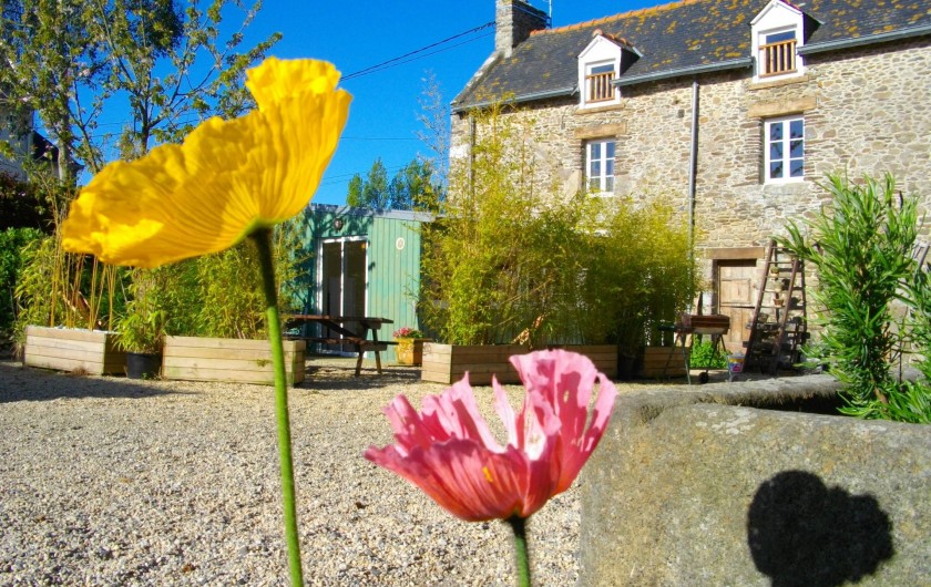 Location de vacances - Gîte à Cancale - Situé dans la cour exposée sud/est face à la piscine