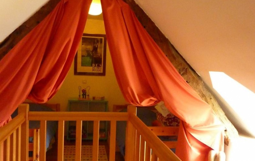 Location de vacances - Gîte à Cancale - Dortoir sur palier . 2 lits simples + 2 lits pliants pour enfants légers