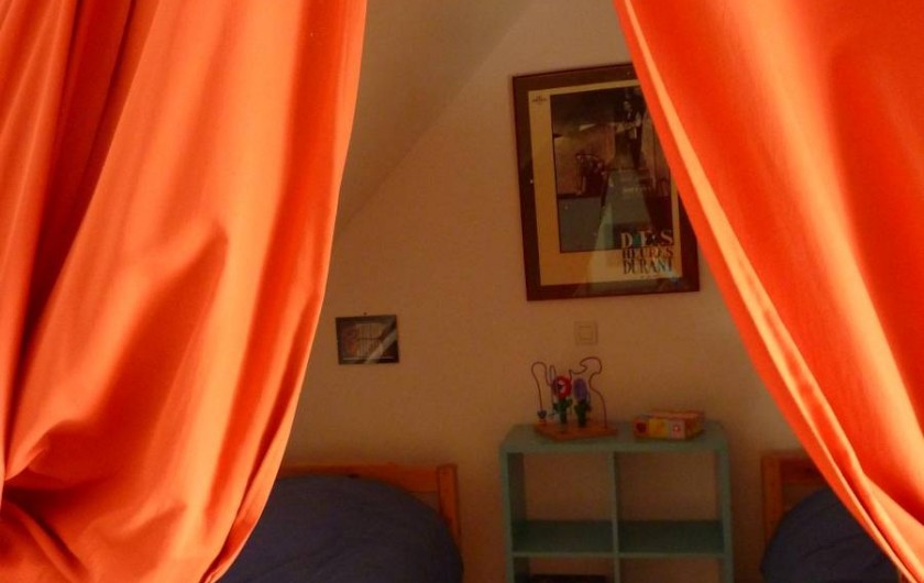 Location de vacances - Gîte à Cancale - Petit coin dodo derrière les rideaux