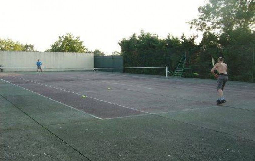 Location de vacances - Chalet à Montricoux - cours de tennis privé