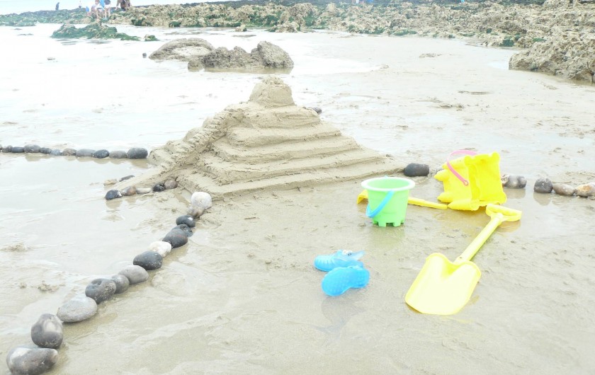 Location de vacances - Maison - Villa à Neuville-lès-Dieppe - Les activités de plage : châteaux de sable et pêche aux coquillages