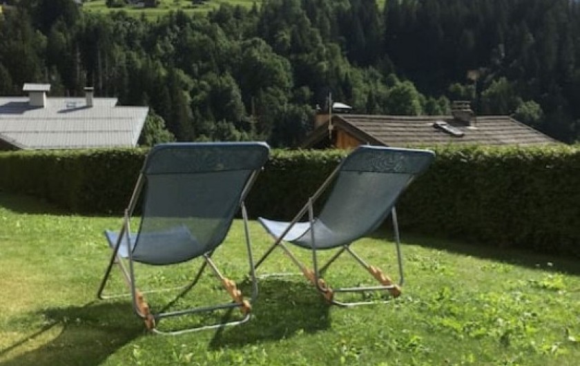Location de vacances - Chalet à Arêches - Jardin exposition sud