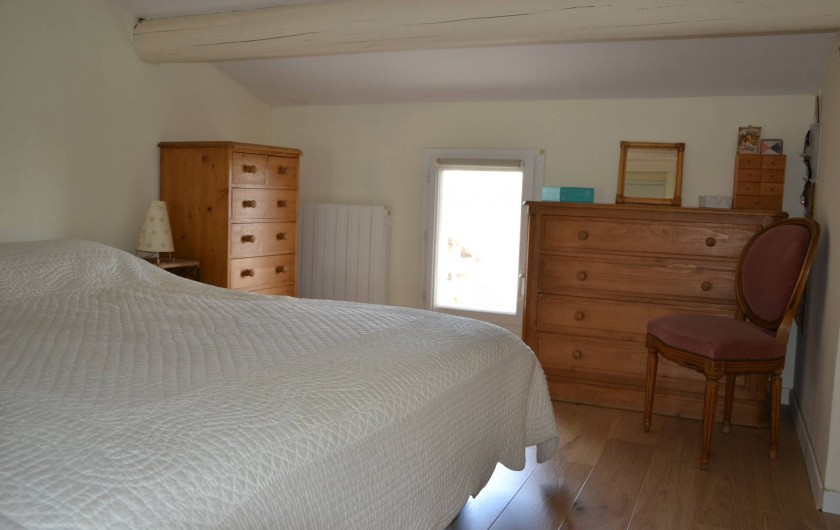 Location de vacances - Villa à Aix-en-Provence - Chambre 4 - exposée Est - 12m2 avec lit 180cm haut de gamme+ commodes+placard