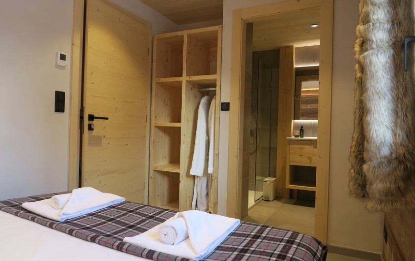 Location de vacances - Appartement à Les Gets - Chambre 4 avec penderie/placard et salle de douche