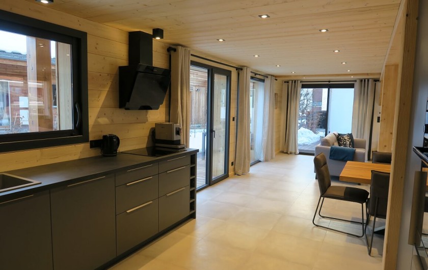 Location de vacances - Appartement à Les Gets - Espace cuisine ouverte sur pièce à vivre