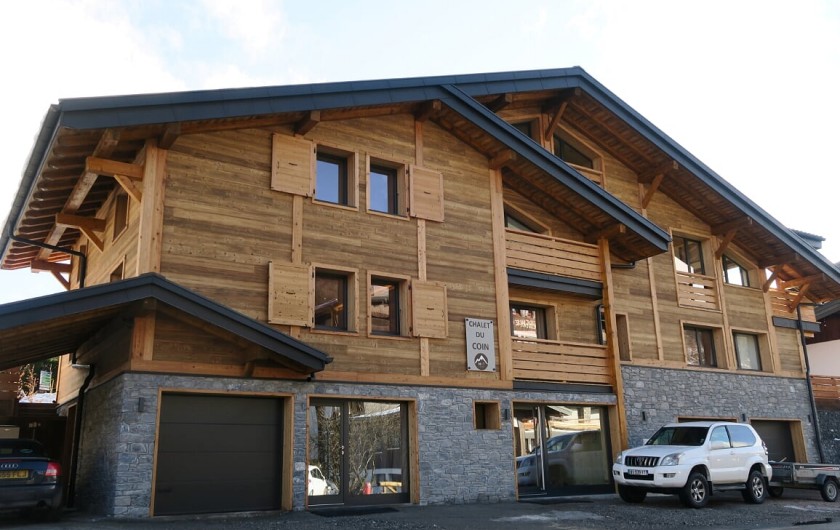 Location de vacances - Appartement à Les Gets - Le Chalet du Coin vue de face - Rue du Centre