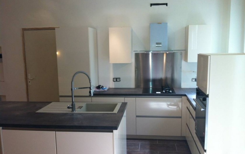 Location de vacances - Appartement à Marseille - Cuisine équipée (réfrigérateur, plaques à induction, four, lave-vaisselle, etc)