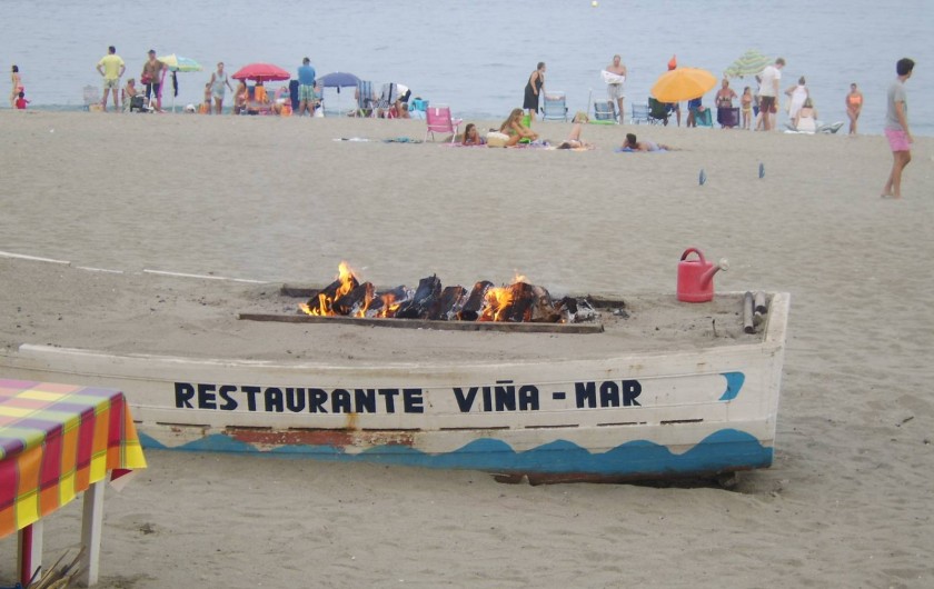 Location de vacances - Appartement à Marina de Casares - Le village le plus proche est Sabinillas, en bordure de plages (restaurant, ...)