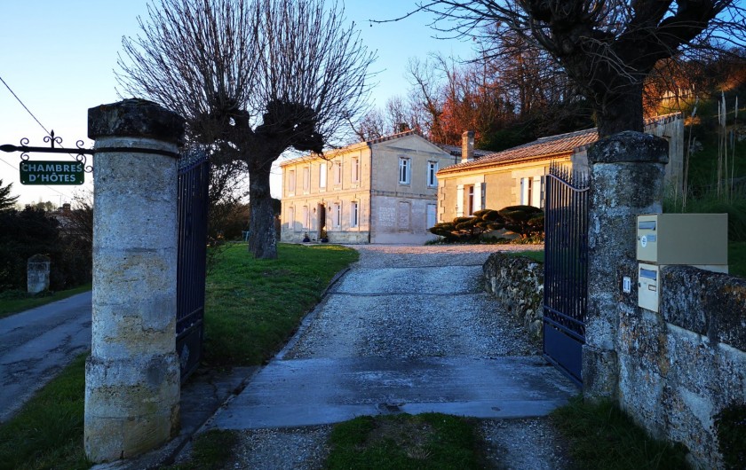Location de vacances - Gîte à Bourg sur Gironde - Entrée principale de la propriété