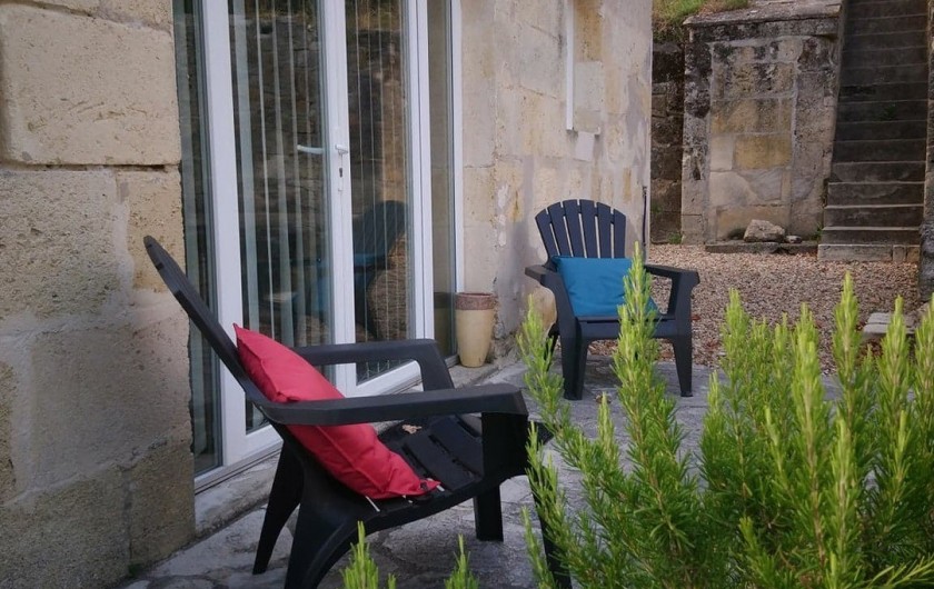Location de vacances - Gîte à Bourg sur Gironde - Perron d'entrée du pavillon