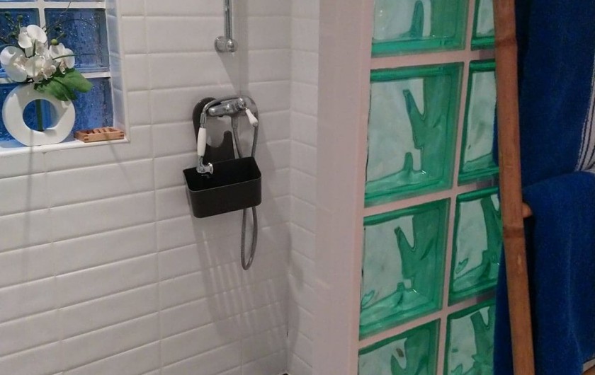Location de vacances - Gîte à Bourg sur Gironde - Vue de la douche à l'italienne