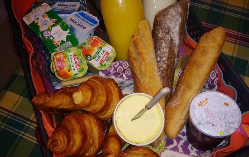 Location de vacances - Gîte à Bourg sur Gironde - Panier petit-déjeuner servi au pavillon