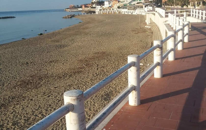 Location de vacances - Appartement à Santa Marinella - la terrasse sur la mére et la plage
