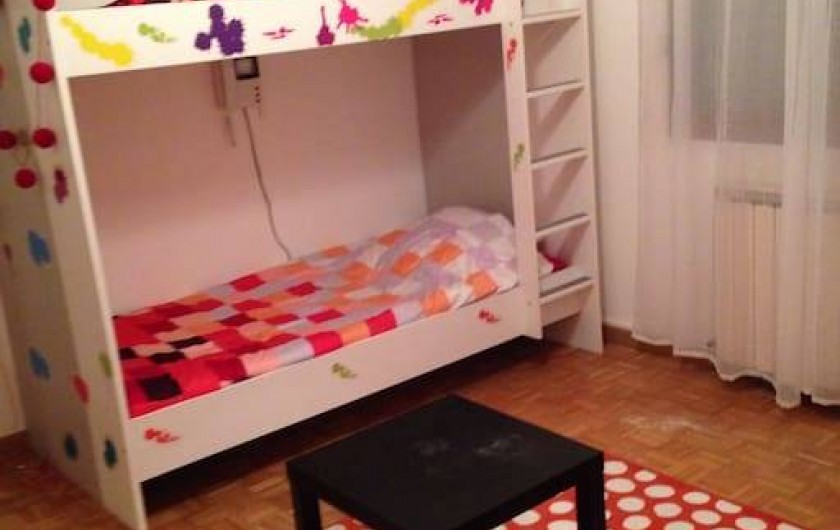 Location de vacances - Villa à Le Revest-les-Eaux - Chambre "rouge" vue sur piscine