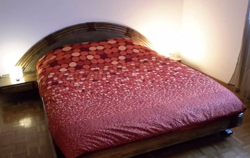 Location de vacances - Villa à Le Revest-les-Eaux - Chambre "grise" vue sur piscine