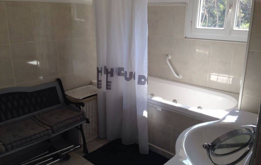 Location de vacances - Villa à Le Revest-les-Eaux - Salle de bain principale