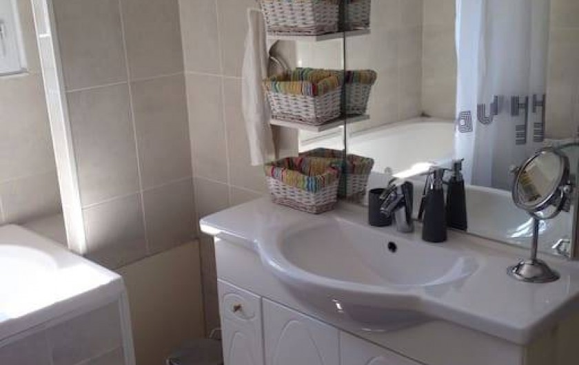 Location de vacances - Villa à Le Revest-les-Eaux - Salle de bain principale